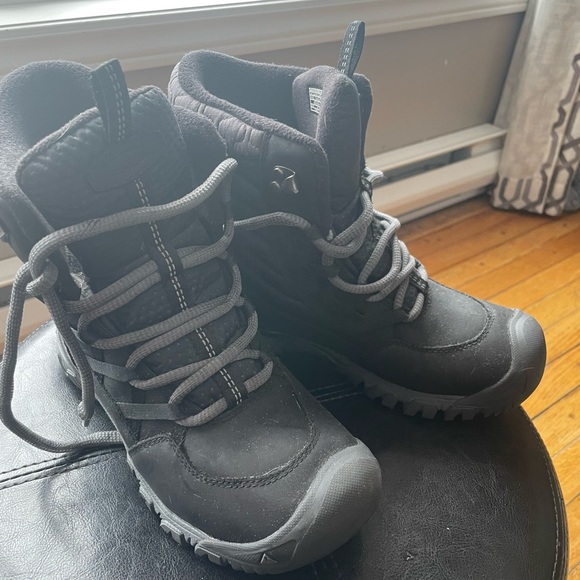 Winter Boots - Picture 5 of 6